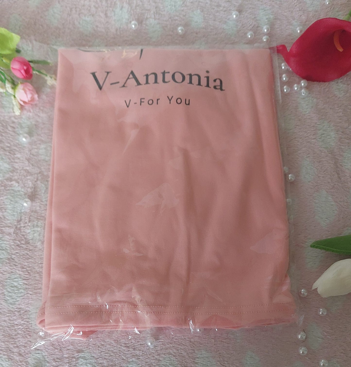 V-Antonia T-Shirt The super soft, smoothing fabric you love, the classic T-shirt you need. Style and Design V-for You