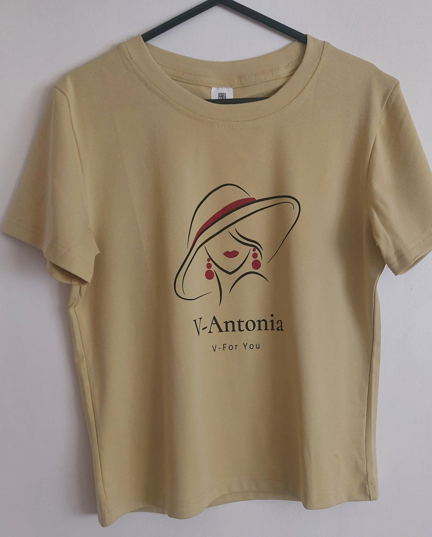 V-Antonia T-Shirt The super soft, smoothing fabric you love, the classic T-shirt you need. Style and Design V-for You