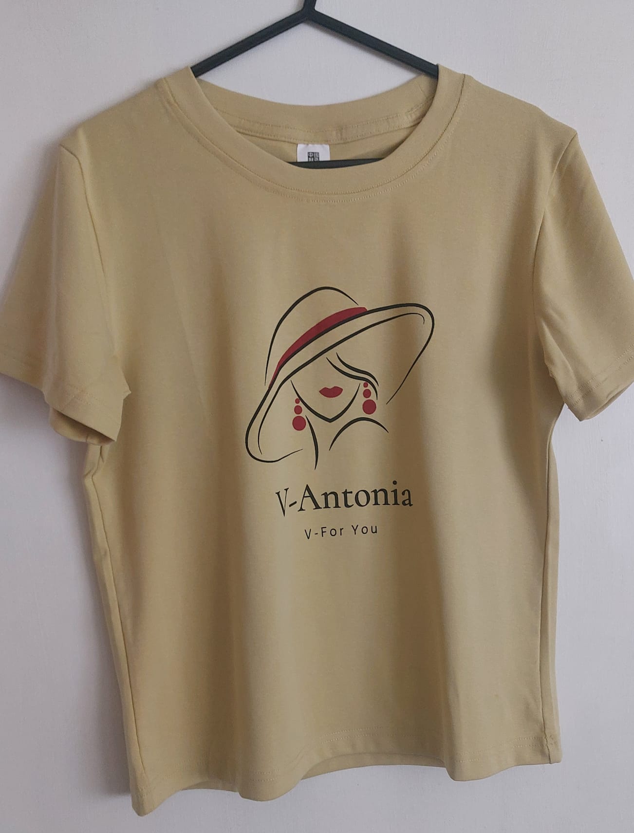 V-Antonia T-Shirt The super soft, smoothing fabric you love, the classic T-shirt you need. Style and Design V-for You