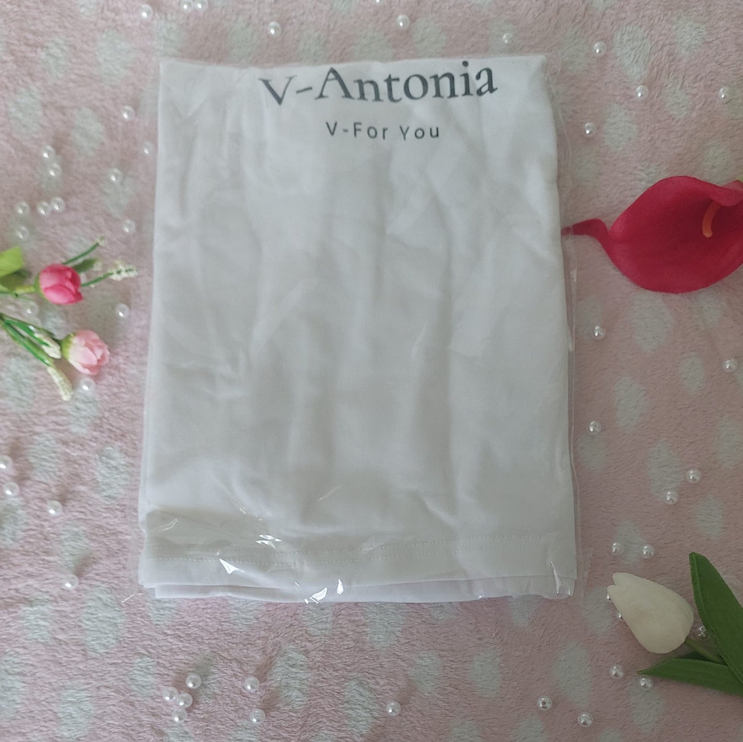 V-Antonia T-Shirt The super soft, smoothing fabric you love, the classic T-shirt you need. Style and Design V-for You