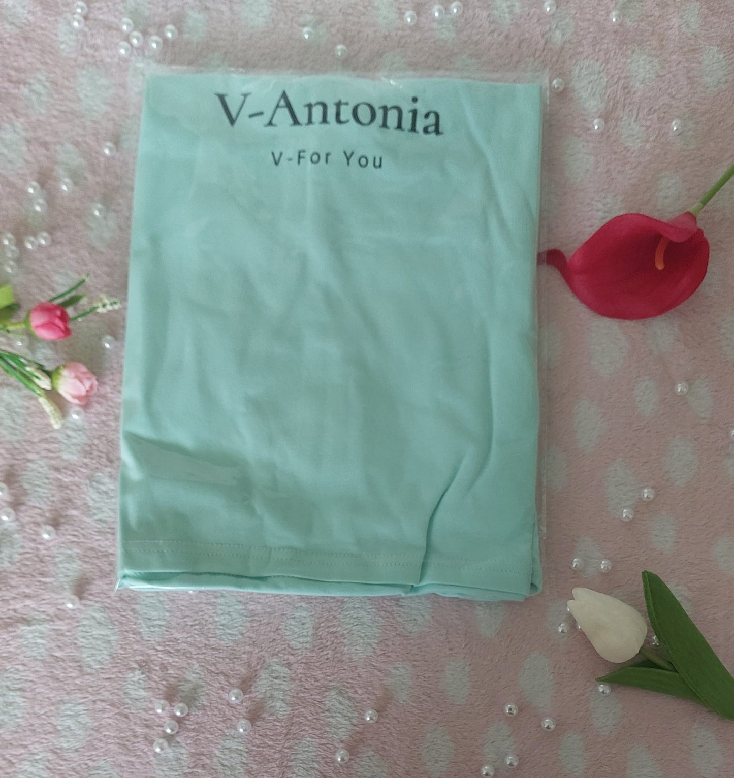 V-Antonia T-Shirt The super soft, smoothing fabric you love, the classic T-shirt you need. Style and Design V-for You