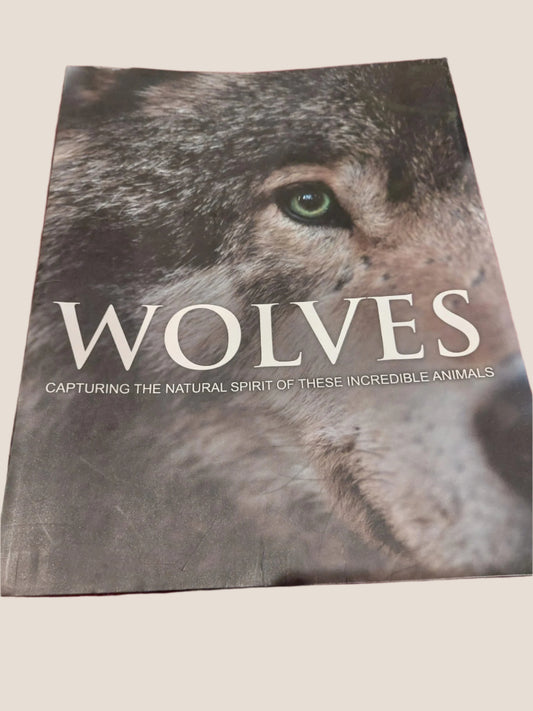 WOLVES CAPTURIND THE NATURE SPIRIT OF THESE INCREDIBLE ANIMALS BOOK